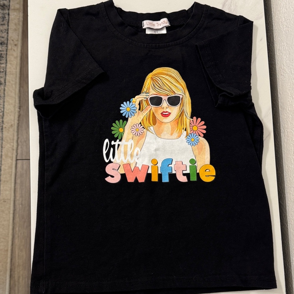 Little Trend Black "Little Swiftie" Graphic Tee - Kids